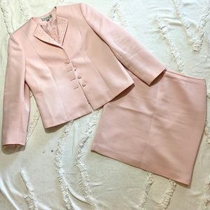 Pearl Lapel Light Pink 16 Tahari Skirt Suit